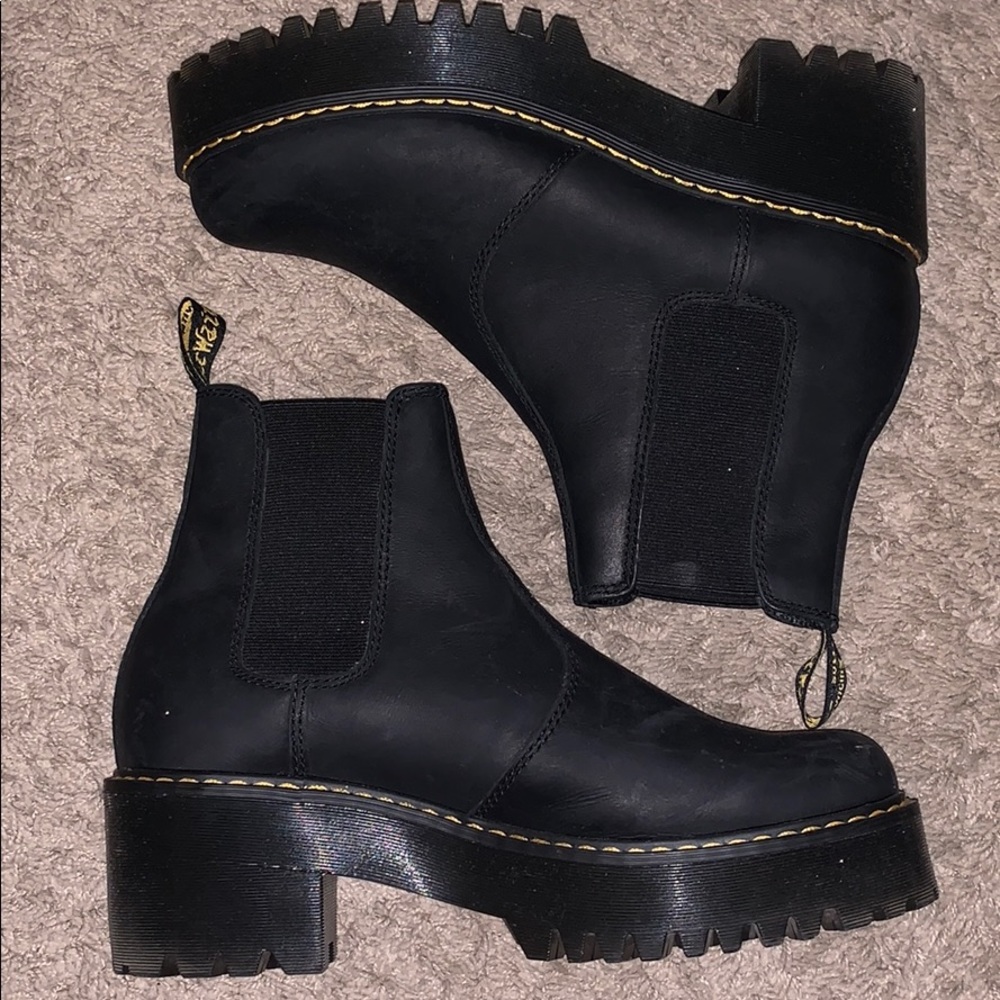 DR MARTENS CHELSEA BOOTS